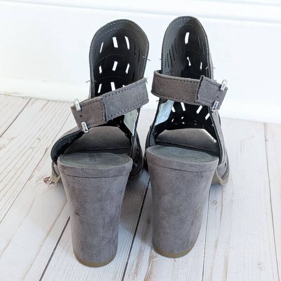 Christian Siriano Gray Suede Women's Winter Block Heels - Picture 5 of 6